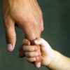 Gericht in Singapur erlaubt Schwulem Adoption von Leihmutter-Kind